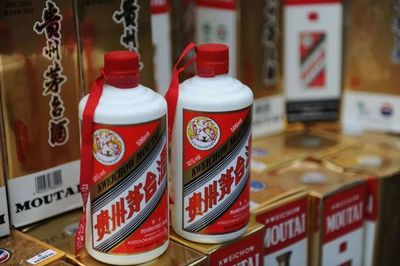 杠桿上的茅臺(tái)酒